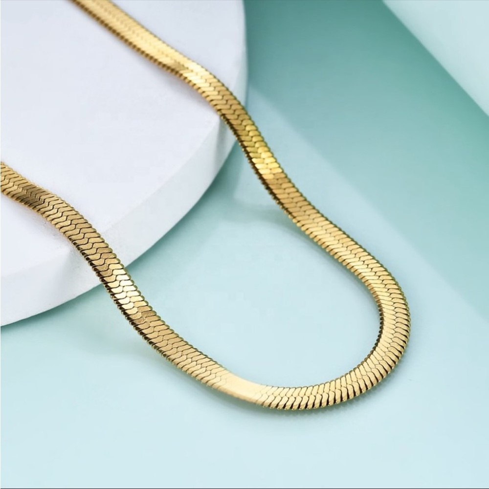 New Unisex Dainty 18K Gold Plated Choker Necklace - Picture 3 of 5